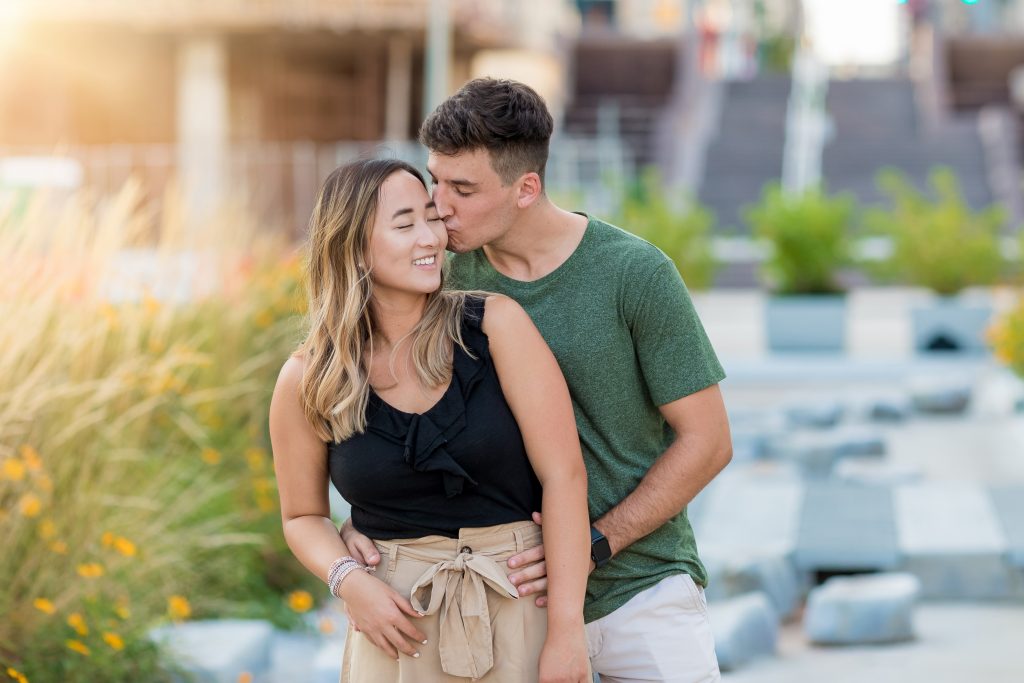 Jenna + Matt - Smale Riverfront Park Engagement