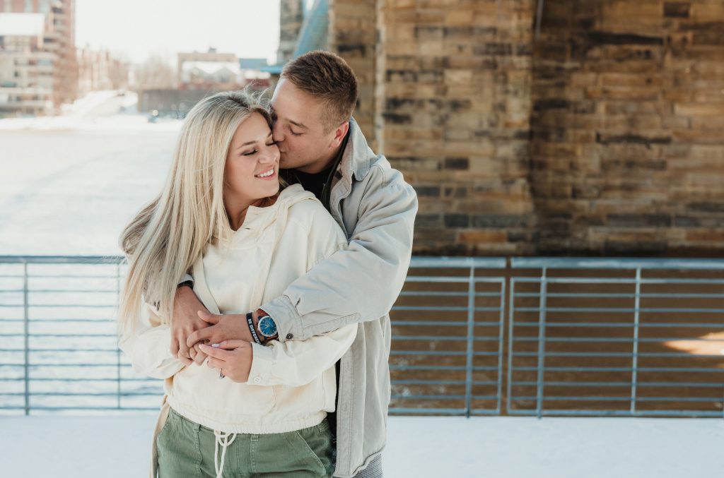 Alexis + Troy - Smale Riverfront Park Engagement