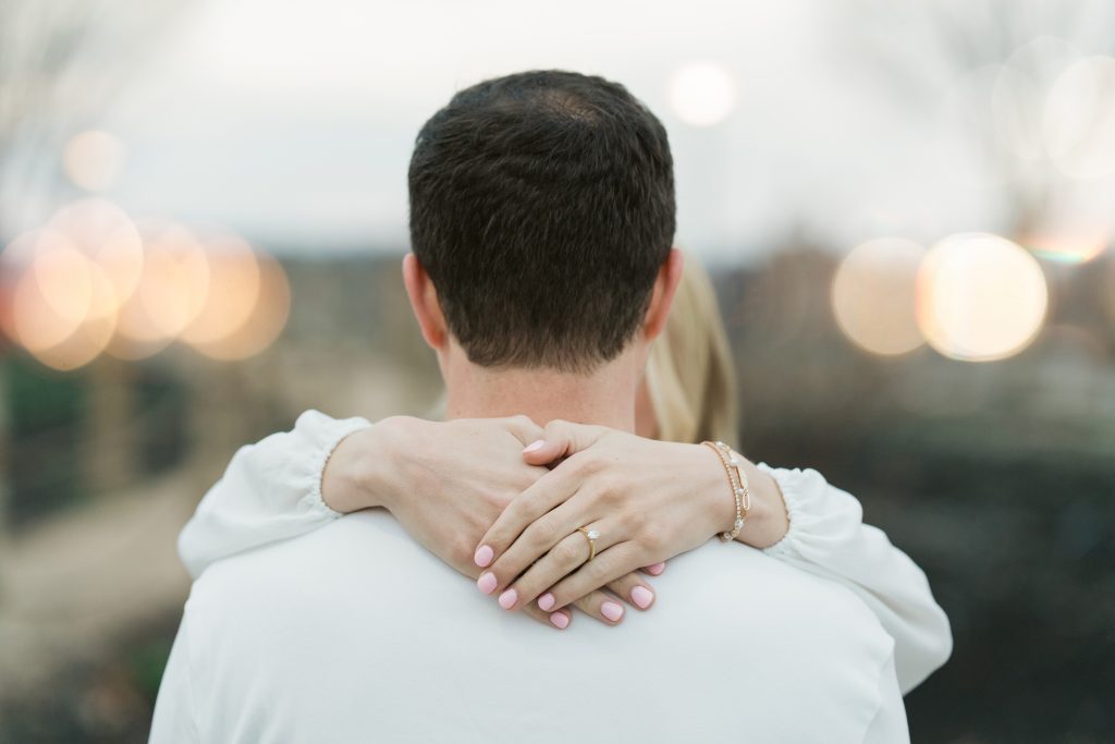 Jessica + Jacob - Smale Riverfront Park Engagement